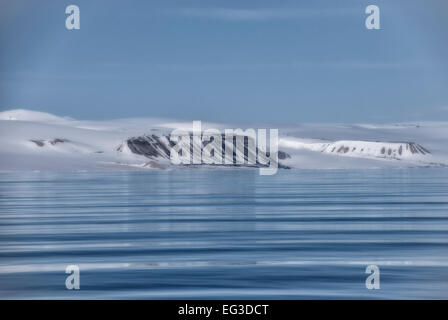 Paesaggio nell'Oceano Artico vicino a Spitsbergen, l'arcipelago delle Svalbard, Norvegia Foto Stock