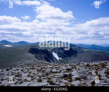 Coire un t-Sneachda Stob coire un t-Sneachda e Cairn Lochan dal vertice di Cairn Gorm Scozia Scotland Foto Stock