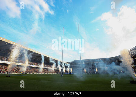 Edimburgo, Scozia. 15 Feb, 2015. 6 Nazioni del campionato. La Scozia contro il Galles. Apertura pirotecnica a Murrayfield. Credito: Azione Sport Plus/Alamy Live News Foto Stock