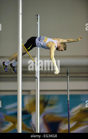 Sheffield, Regno Unito. 15 Feb, 2015. British Indoor Athletics Championship. Max concorrenti di gronda in Pole Vault. © Azione Sport Plus/Alamy Live News Foto Stock