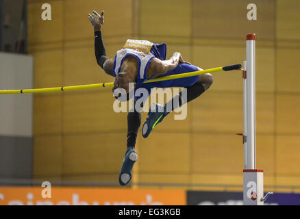 Sheffield, Regno Unito. 15 Feb, 2015. British Indoor Athletics Championship. Chris Kandu competere nel salto in alto. © Azione Sport Plus/Alamy Live News Foto Stock