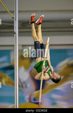 Sheffield, Regno Unito. 15 Feb, 2015. British Indoor Athletics Championship. Andrew Sutcliffe a competere in Pole Vault. © Azione Sport Plus/Alamy Live News Foto Stock