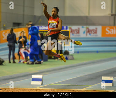 Sheffield, Regno Unito. 15 Feb, 2015. British Indoor Athletics Championship. Kitty Eleyae competere nel salto in lungo. © Azione Sport Plus/Alamy Live News Foto Stock