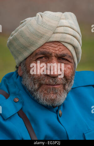 Tehran, Iran-Jan,14,2010: un attore vestito come un Indiano Britannico soldato dell'esercito ottenere pronto ad agire in un filmato. Foto Stock