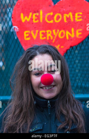 Vancouver, Canada-Feb,12,2010: una giovane attivista sociale nel centro cittadino di Vancouver durante il 2010 Giochi Olimpici. Foto Stock