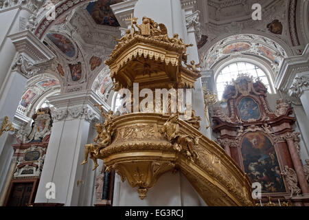 Il Duomo di Santo Stefano in Passau grand interno è il più grande organo nel mondo Foto Stock