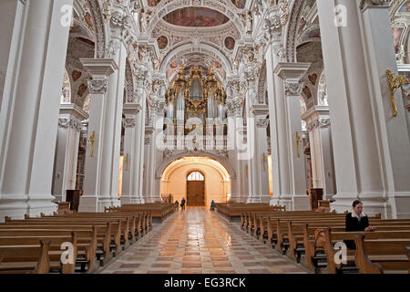 Il Duomo di Santo Stefano in Passau grand interno è il più grande organo nel mondo Foto Stock