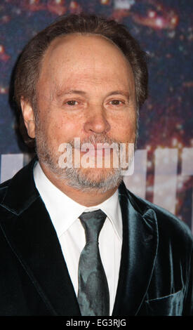 New York, New York, Stati Uniti d'America. 15 Feb, 2015. Attore BILLY CRYSTAL assiste gli arrivi per SNL quarantesimo anniversario speciale tenutasi il Rockefeller Plaza. Credito: Nancy Kaszerman/ZUMAPRESS.com/Alamy Live News Foto Stock