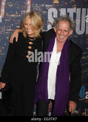 New York, New York, Stati Uniti d'America. 15 Feb, 2015. PATTI HANSEN e Keith Richards frequentare gli arrivi per SNL quarantesimo anniversario speciale tenutasi il Rockefeller Plaza. Credito: Nancy Kaszerman/ZUMAPRESS.com/Alamy Live News Foto Stock