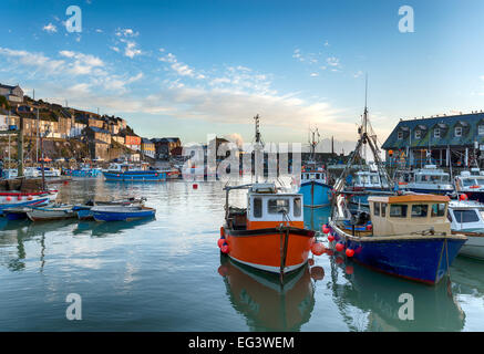 Barche da pesca nel porto di Mevagissey in Cornovaglia Foto Stock