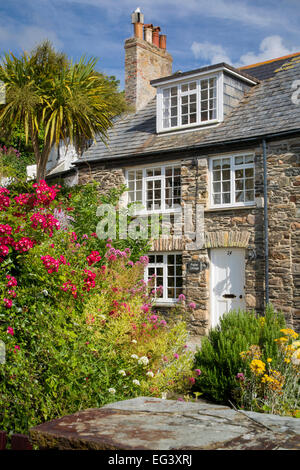 Cottage di pioppo nella città portuale di Port Isaac, Cornwall, Inghilterra Foto Stock