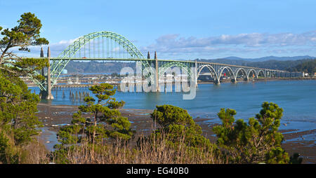 Yaquina Bay Bridge panorama Newport Oregon. Foto Stock