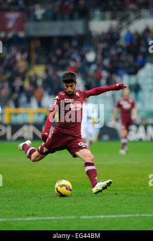 Torino, Italia. 15 Feb, 2015. Campionato di Serie A TIM 23 Round. Torino contro il Cagliari. Marco Benassi di Torino ha un colpo al credito obiettivo: Azione Plus sport/Alamy Live News Foto Stock