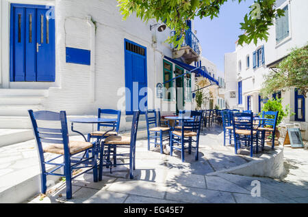 La piazza principale di Pyrgos Town, isola di Tinos, Cicladi Grecia Foto Stock