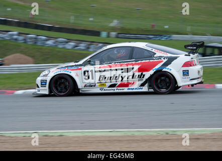 Honda Integra DC5 auto da competizione in pista sul circuito di Brands Hatch Foto Stock