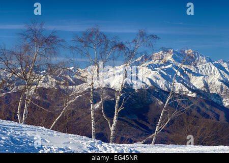 Vista del paesaggio del monte rosa glacier dal Mottarone luminosa giornata di sole Foto Stock