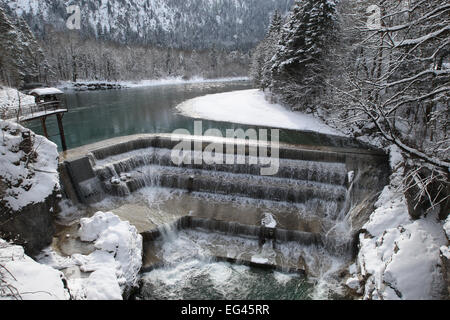 Lechfall weir in inverno a Füssen, Ostallgäu, Algovia, Baviera, Germania Foto Stock