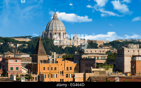 I tetti di Roma nella luce del mattino. Foto Stock