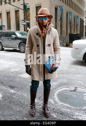La città di New York, New York, Stati Uniti d'America. Il 15 febbraio, 2015. Giornalista e designer, Blu Carreon arrivando al Victoria Beckham pista show di New York City - Feb 15, 2015 - Foto: Pista Manhattan/Charles Eshelman/picture alliance/Alamy Live News Foto Stock