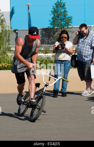 Rider BMX a Giochi Olimpici 2012 Park, Londra, Inghilterra Foto Stock