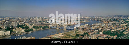 Vista panoramica di Londra guardando ad est da Guys Hospital Torre nel 1992 Foto Stock