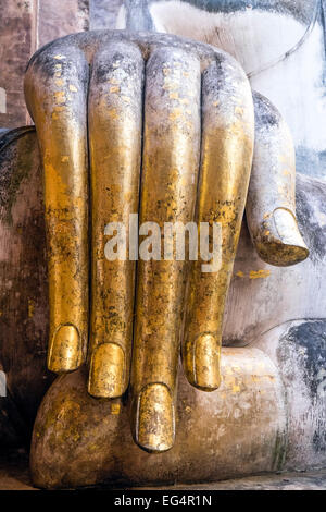 Asia. Thailandia, antica capitale del Siam. Sukhothai parco archeologico, classificata patrimonio mondiale UNESCO. Wat Si Chum. Statua del Buddha Foto Stock