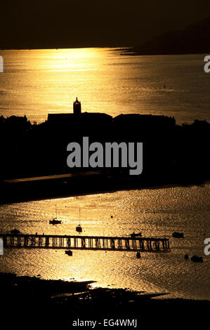 La vista da Lyle Hill a suset. Gourock (Gaelico Scozzese: Guireag, brufolo o a forma arrotondata, pronunciato [kuɾʲak]; goor-uck) ho Foto Stock