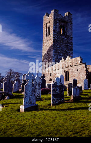 Vista della vecchia chiesa sulla collina di Slane in Co. Meath Irlanda Foto Stock