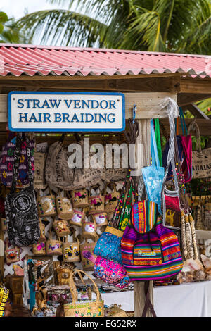 Un souvenir dei Caraibi chiosco sulla Princess Cays, Bahamas. Foto Stock