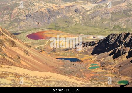 Lagunas Coloradas, laghi colorati sulle Ande boliviane montagne vicino Chacaltaya stazione di montagna, La Paz Foto Stock