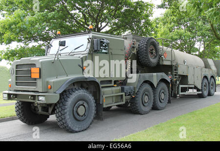 A Heavy Duty MILITARI ESERCITO autocisterna di carburante. Foto Stock