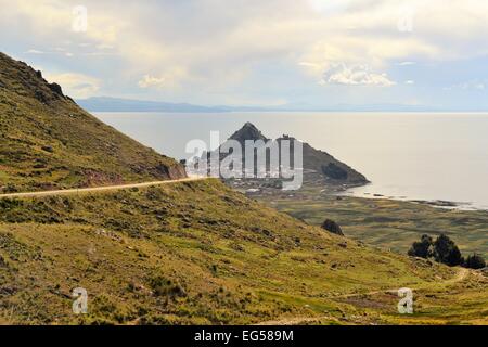 Copacabana è un pellegrinaggio storico con una famosa cattedrale, sulle rive del lago Titicaca in Bolivia Foto Stock