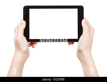 Mani detiene il tablet pc con taglio fuori schermo isolato su sfondo bianco Foto Stock