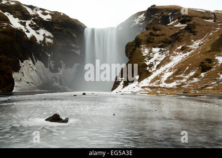 Skogafoss cascata, Sud dell'Islanda Foto Stock