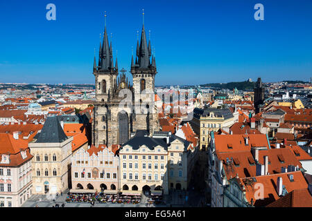 Praga, la Piazza della Città Vecchia, la Chiesa di Nostra Signora di Tyn Foto Stock