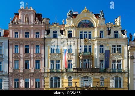Praga, edifici Art Nouveau fodera la Città Vecchia Foto Stock