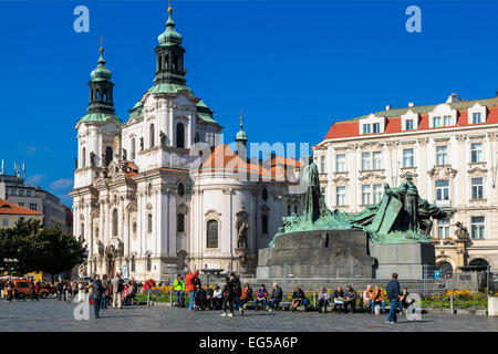 Praga, Old Town Square, St Nicholias 's chiesa Foto Stock