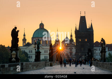 Praga, Charles Bridge a Sunrise Foto Stock