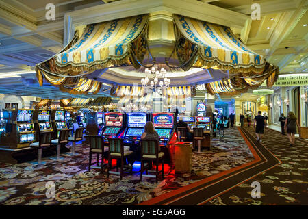 Bellagio Hotel, persone a giocare le slot machines Foto Stock