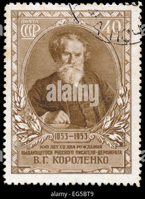 Unione Sovietica - circa 1953: un timbro stampato in URSS mostra ritratto di V. G. Korolenko, centenario, circa 1953 Foto Stock