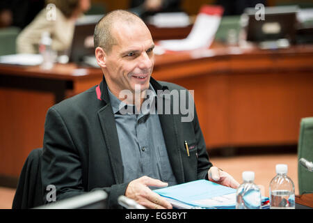 Bruxelles, BXL, Belgio. Xvii Feb, 2015. La Grecia del ministro delle Finanze Yanis Varoufakis prima al Parlamento affari economici e finanziari (ECOFIN), in occasione del Consiglio europeo di Bruxelles, Belgio il 17.02.2015 da Wiktor Dabkowski Credito: Wiktor Dabkowski/ZUMA filo/Alamy Live News Foto Stock