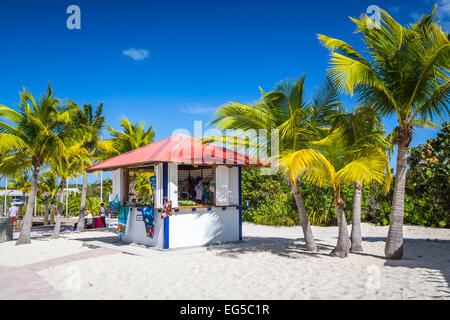 Una spiaggia chiosco sulla Princess Cays, Bahamas, dei Caraibi. Foto Stock