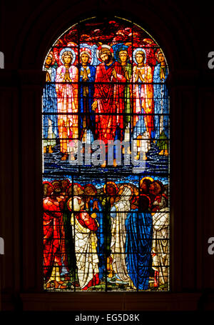 Finestra di vetro colorato da Edward Burne-Jones nel coro della cattedrale di S. Filippo in Birmingham West Midlands, Regno Unito Foto Stock