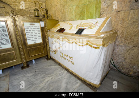 Gerusalemme, Israele - 08 October, 2014: la tomba del re Davide è situato in un angolo di una stanza al piano terra resti del Foto Stock