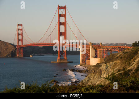 Il Golden Gate Bridge dal lato Presidio/Baker's Beach. Foto Stock