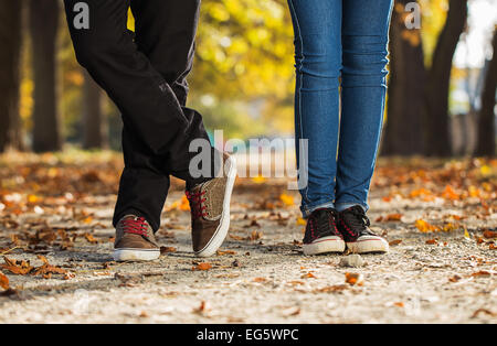 Donna Uomo gamba giovane amore sentimenti Foto Stock