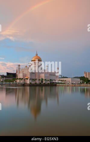 Il sultano Omar Ali Saifuddin Moschea, Bandar Seri Begawan, Brunei, Novembre 2013 Foto Stock