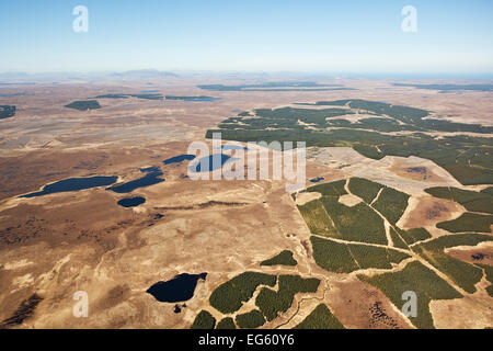 Vista aerea di flussi Forsinard blanket bog, Forsinard, Caithness in Scozia, Regno Unito, maggio. Foto Stock