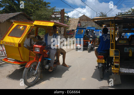 Tut tuc. Moto-taxi. Tricicli. Carretera Central Boracay. Filippine. Il Boracay è una piccola isola nelle Filippine si trova app Foto Stock