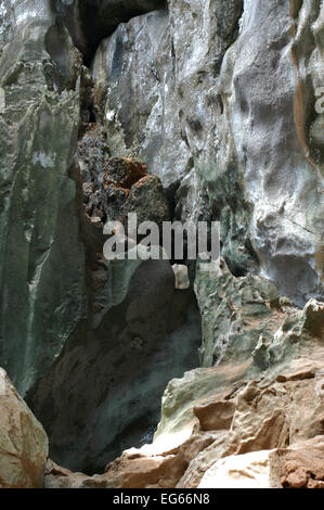 Cudugman grotta. Arcipelago Bacuit. Palawan. El Nido. Filippine. El Nido (ufficialmente il comune di El Nido) è un primo cl Foto Stock